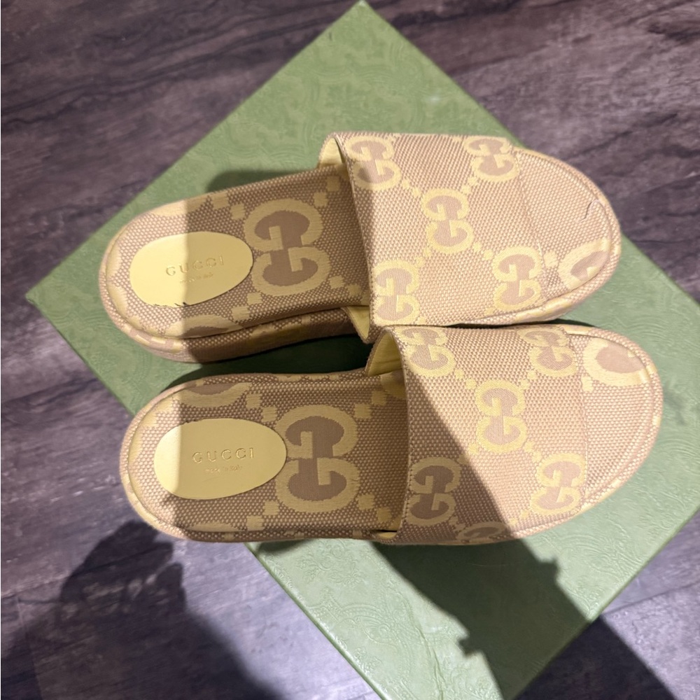BRAND NEW Gucci Butter Yellow and Beige GG Canvas Platform Slides - Picture 4 of 7